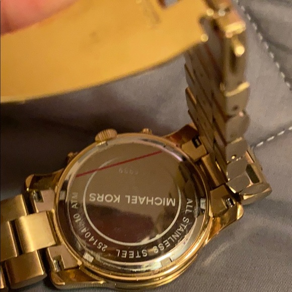 Michael Kors Women’s Runway Watch - Picture 9 of 10